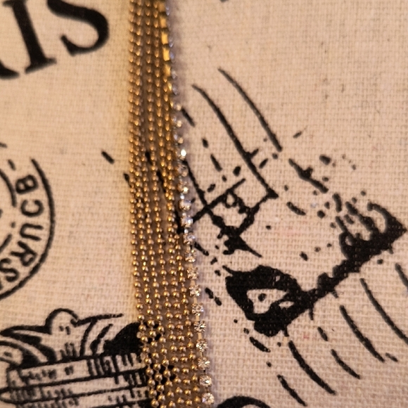 Elegant Gold-Tone Necklace - Picture 2 of 5